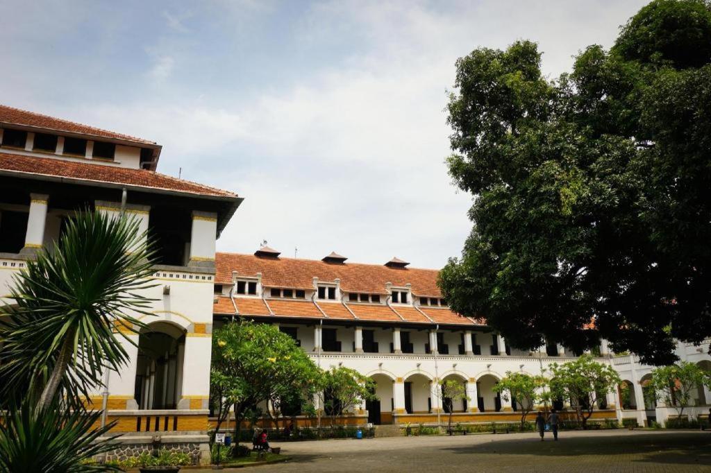 เรดดอร์ซ ชาเรียะฮ์ เนียร์ ลาปางัน ปัญจศิลา ซิมปังลิมา Hostel เซอมารัง ภายนอก รูปภาพ