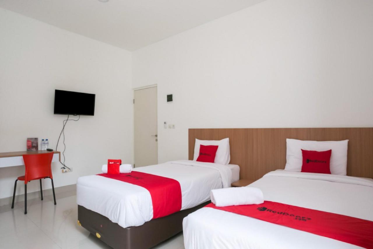 เรดดอร์ซ ชาเรียะฮ์ เนียร์ ลาปางัน ปัญจศิลา ซิมปังลิมา Hostel เซอมารัง ภายนอก รูปภาพ
