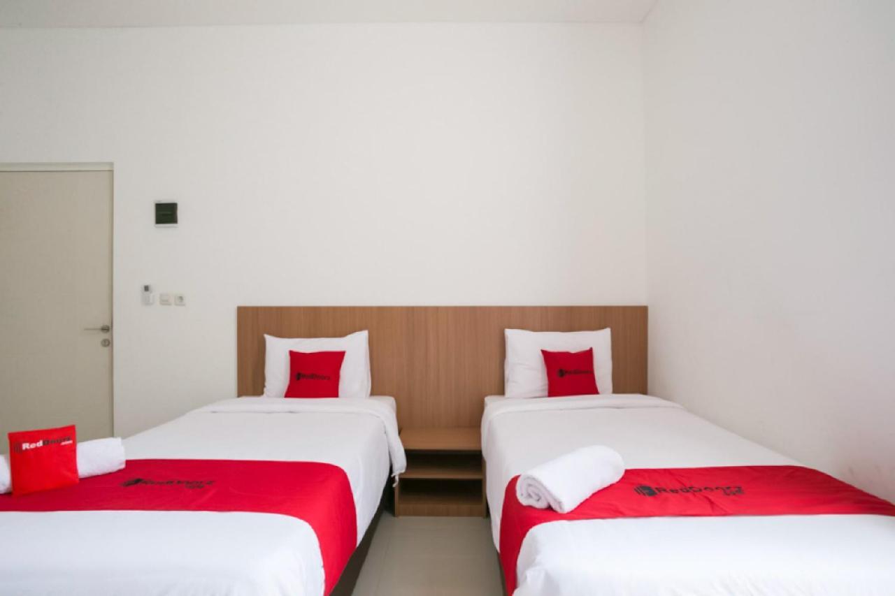 เรดดอร์ซ ชาเรียะฮ์ เนียร์ ลาปางัน ปัญจศิลา ซิมปังลิมา Hostel เซอมารัง ภายนอก รูปภาพ